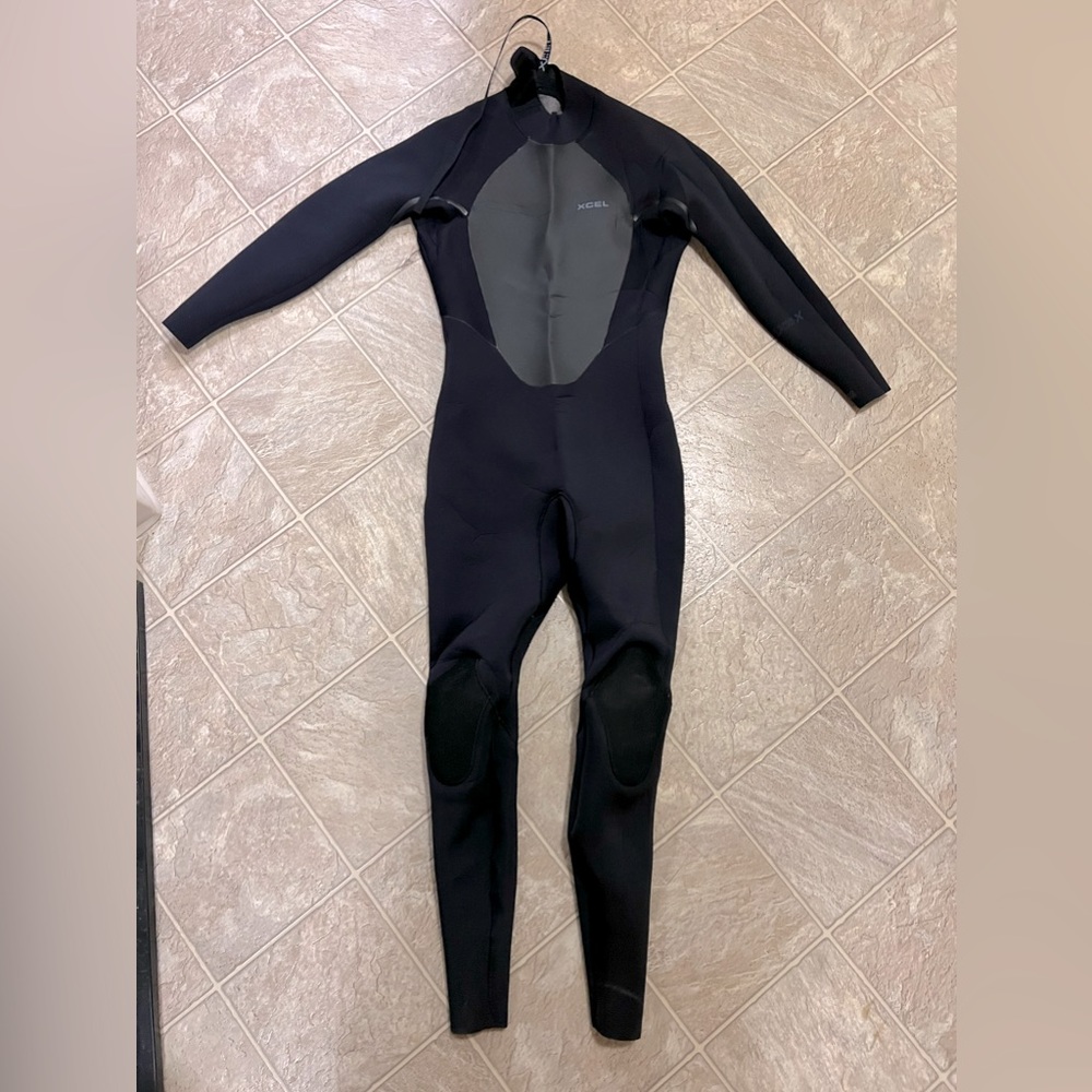 XCEL Mens Wet Suit - fits roughly 5’7 - 5’11